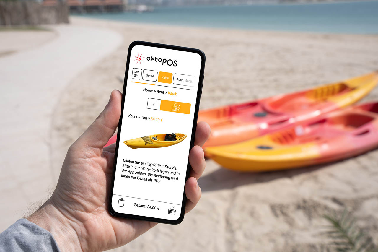 Bestellungs app auf smartphone am Strand, Kanu im Hintergrund